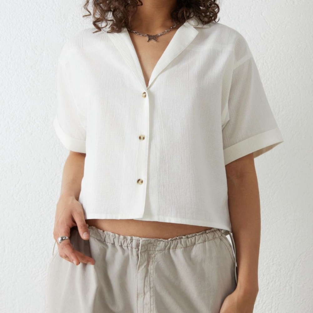 NWT UO London Dobby crop button up shirt